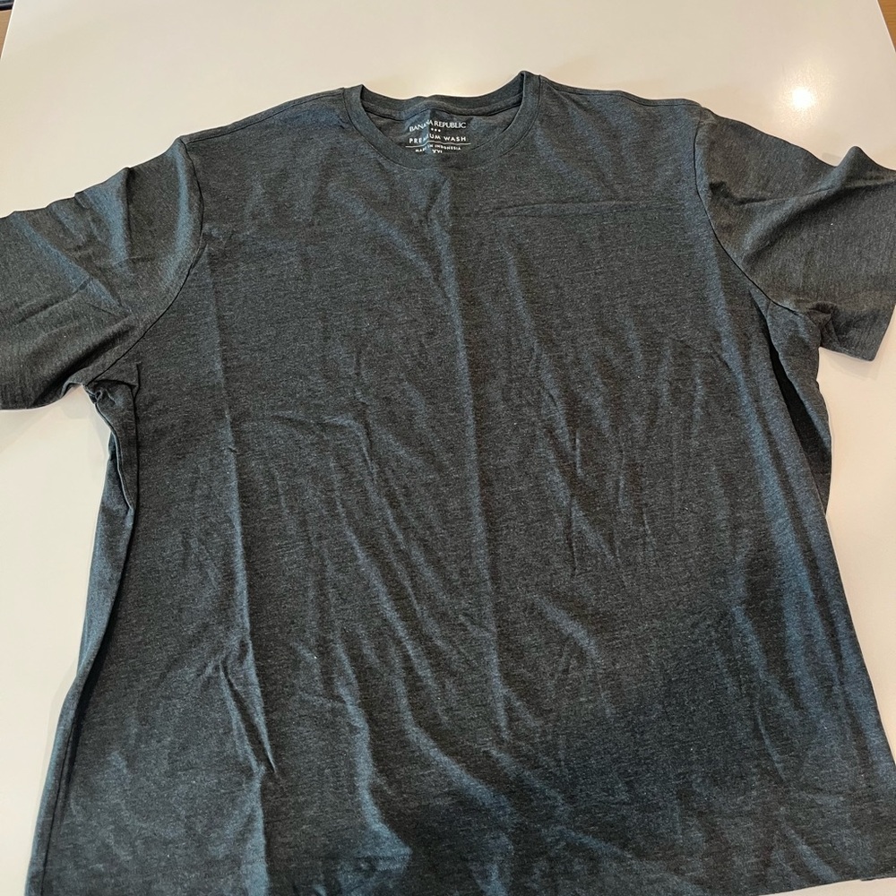 Banana Republic Charcoal Short Sleeve Tee